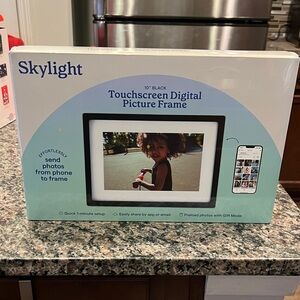 Black Touchscreen Digital Picture Frame